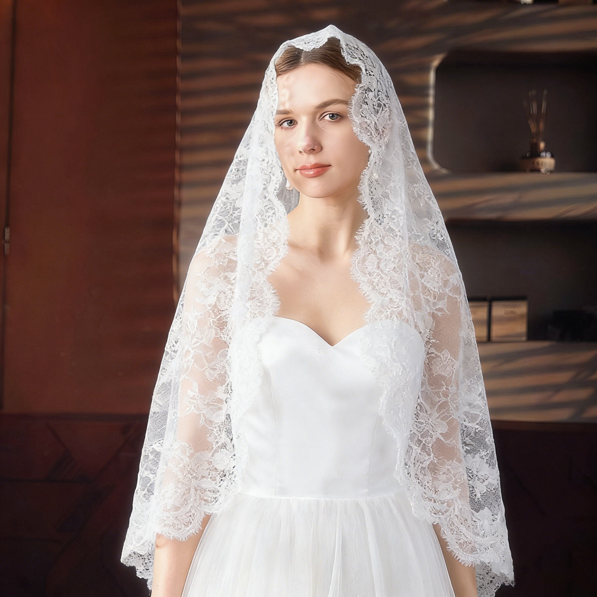 Wedding Veil for Women - Short Lace Bridal Veil for Weddings, Bachelorette Parties & Honeymoon 💍👰