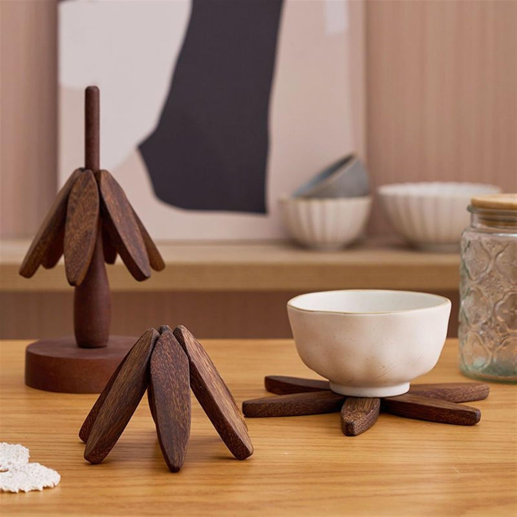 Nature's Embrace: Handcrafted Black Walnut Trivet Set – Elegant Heat Protection for Your Kitchen